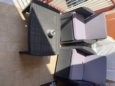Salottino per esterno (due poltrone e un tavolino, cuscini inclusi)