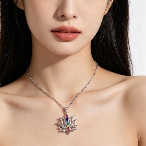 Collana con ciondolo floreale