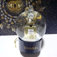 CHANEL N5 Miniatura Cupola di Neve Ornamento 2025 Edizione Vacanze da Collezione