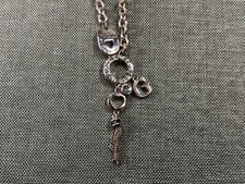 Charm Guess con strass multipli tono argento 17" + 2" su cartoncino originale [ME18]