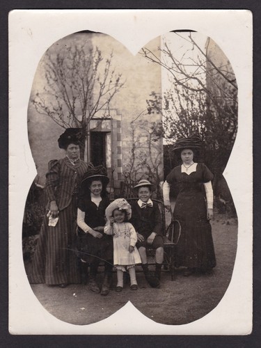 Beautiful antique family - antique,