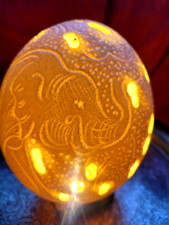 Uovo di struzzo intagliato a mano vintage con luce caricatore USB supporto legno Africa