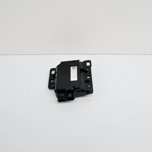 Tesla model usb - 3, aux