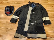 Cappotto e casco nero affluenza, vintage