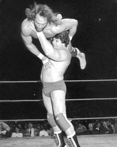 Pro wrestler dino - dino, vs