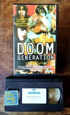 DOOM GENERATION 1996 Film VHS RARA Videocassetta Noleggio Leggere Descrizione 