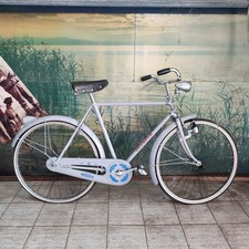 Bicicletta Olympia grigia restaurata con dettagli blu in rilievo