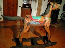 cavallo a dondolo d'epoca in legno