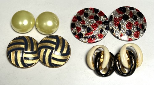 Set paia orecchini a - set, di