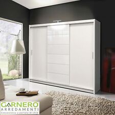 Armadio moderno 250x215cm 3 ante scorrevoli con led e 8 ripiani bianco LARISSA