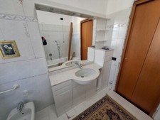 Mobile bagno con lavabo, specchio e cassettiera Bianco laccato