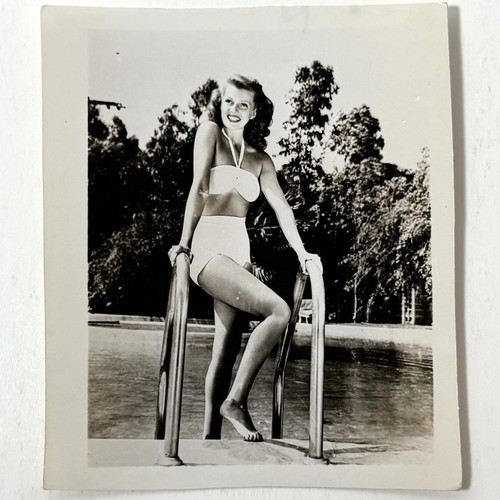 Rita hayworth leggy piscina - hayworth,