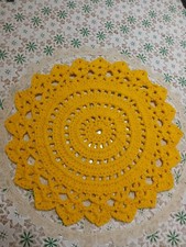 Centrino Fatto A Mano Ad Uncinetto Colore Giallo 