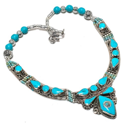 Collana con pietre preziose
