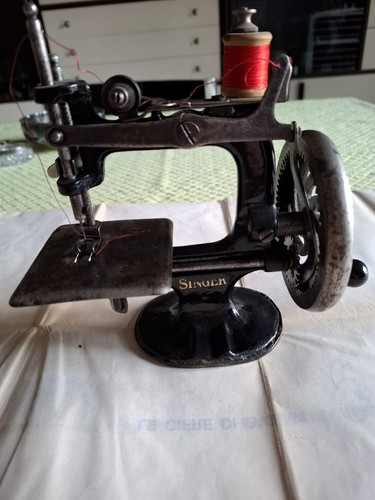 Macchina cucire miniatura - cucire,