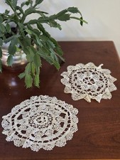 2 delicati centrini maglia