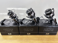 Daiwa 24 Certate Mulinello da spinning da pesca varie dimensioni nuovo in...