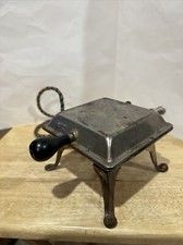 MCM Vintage Centrale Flatiron Singola Belgio Cialda Tavolino Gambe Decorazione