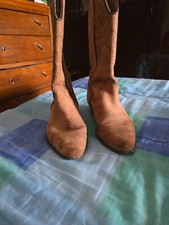 stivali usati ma ben tenuti taglia 43 marca NEVADA VERA PELLE SCAMOSCIATA