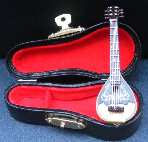 Casa delle bambole mandolino