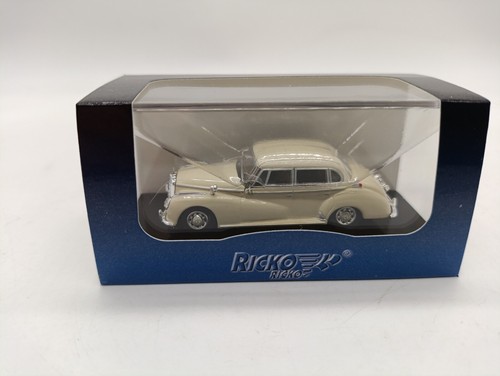 Mercedes benz 300c - benz, white