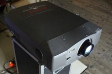 *Eiki LC-XT4*Proiettore