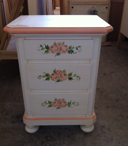 Comodino laccato decorato - ,