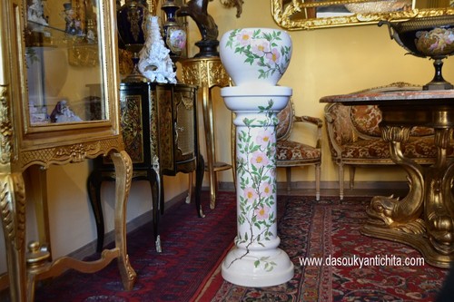Colonna con vaso fioriera