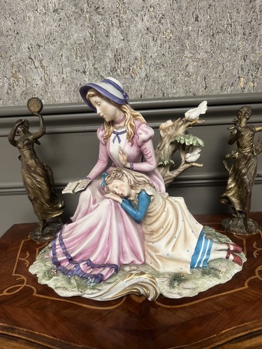 Rara statuina porcellana di - rara, in