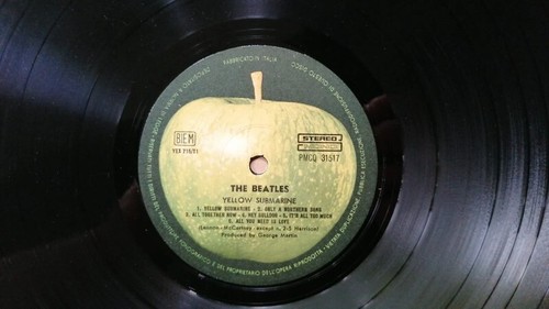 Yellow submarine the beatles - submarine",