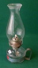 ANTICA LAMPADA DA TAVOLO A PETROLIO LUME SERBATOIO IN VETRO HAZEL LAMP. RR54