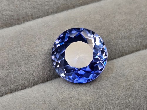 Tanzanite blu naturale
