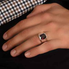 Anello da uomo con pietre