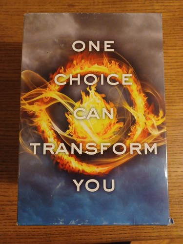Divergent series book box - divergent,