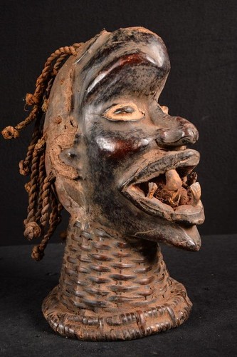 Una testa primitiva africana
