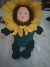 Anne Geddes 2005 sunflower doll pre-owned with  tags. Brown Eyes. Super Clean!