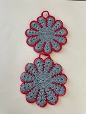 N. 2 presine cucina in puro cotone a forma di FIORE fatte a mano all'uncinetto
