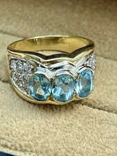 Elegante anello in oro giallo 18 carati (750) con tre brillanti topazi Swiss Blue