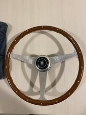 Volante Nardi con il pulsante anni 50