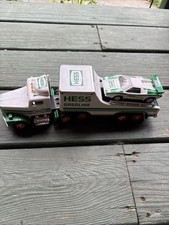 Camion giocattolo e auto da