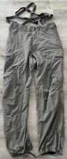 Pantaloni nuovi senza