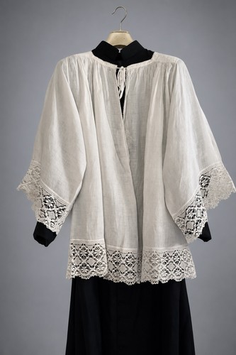 Cotta sacerdotale con pizzo