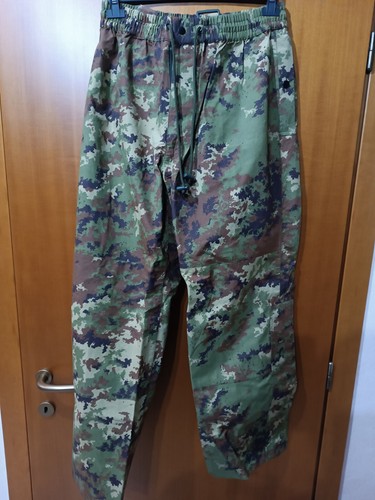 Pantaloni militari