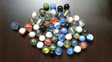 lotto 62 pz. biglie di vetro vari colori  USATE MA IN OTTIME CONDIZIONI
