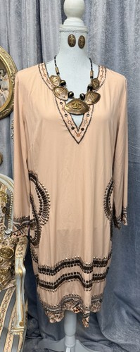 Abito nuovo beige impreziosito