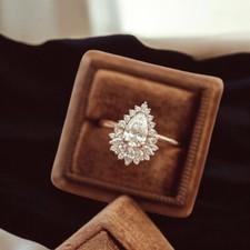 Anello con diamanti in oro