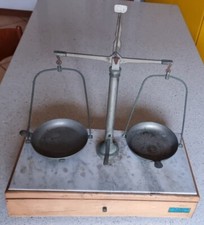 BILANCIA DA FARMACIA DITTA CROCE FIRENZE CON BASE IN MARMO E LEGNO - VINTAGE