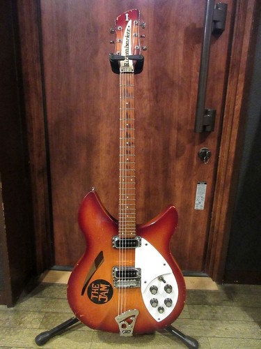 Rickenbacker 1982 330 - 1982, firegro