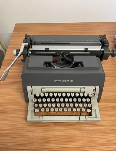 Macchina scrivere olivetti - da,