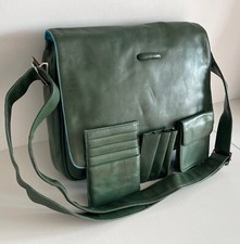 Giovanile messenger  organizzata   in pelle verde   blue square   Piquadro